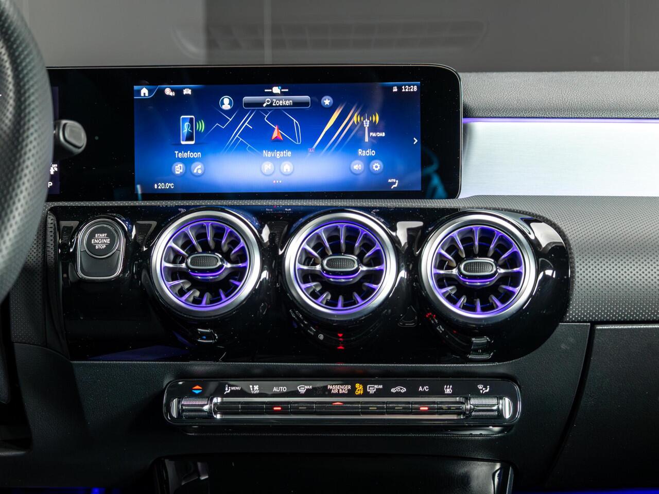 Mercedes-Benz A-KLASSE Hatchback 250 e AMG Line Panorama dak