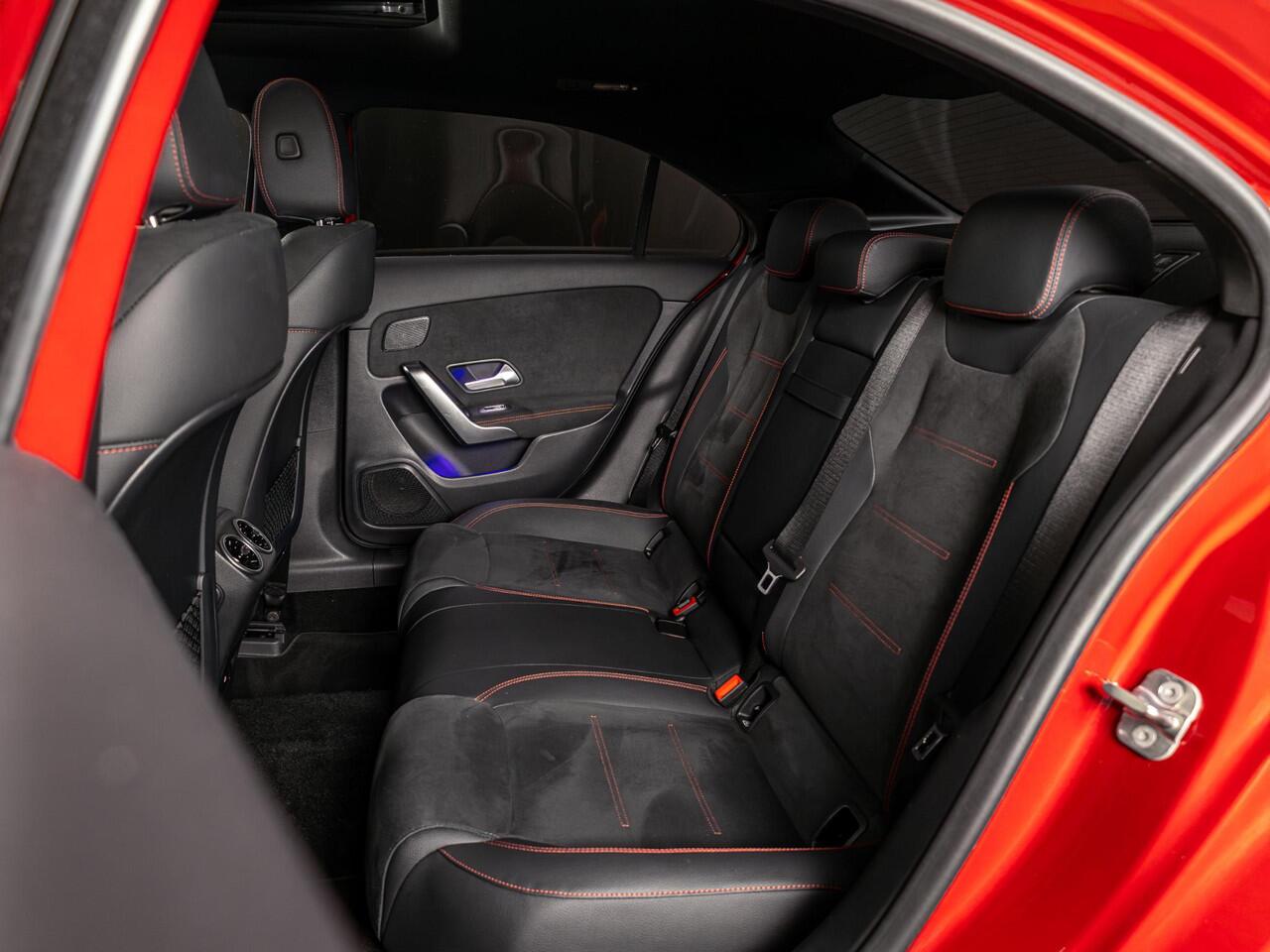 Mercedes-Benz A-KLASSE Limousine 250 e Business Solution AMG Premium PLUS | Panorama dak