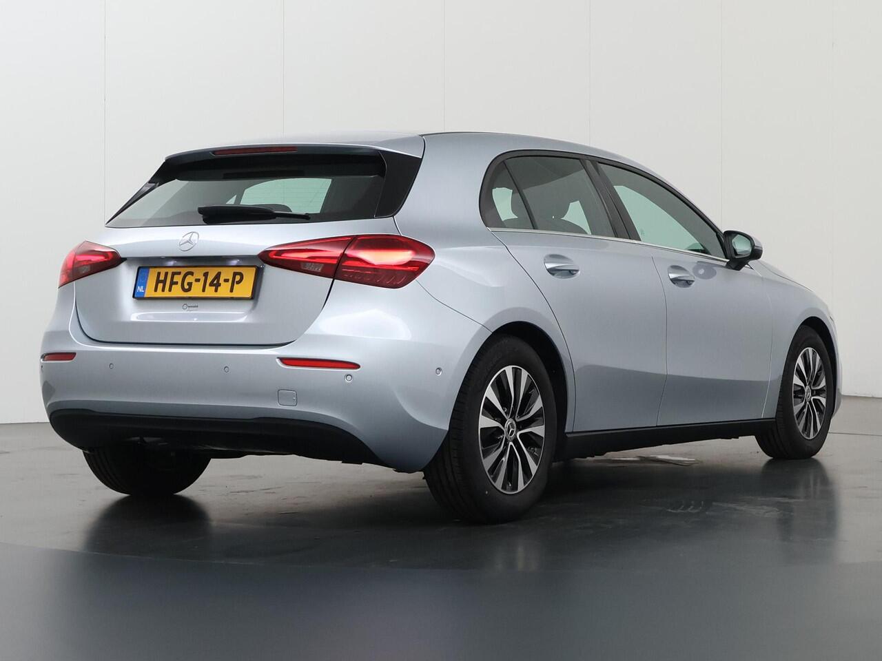 Mercedes-Benz A-KLASSE 180 Star Edition | Thermotronic | Apple Carplay | Stoelverwarming | Widescreen | Achteruitrijcamera | Sportstoelen | Cruise Control Adaptief* |