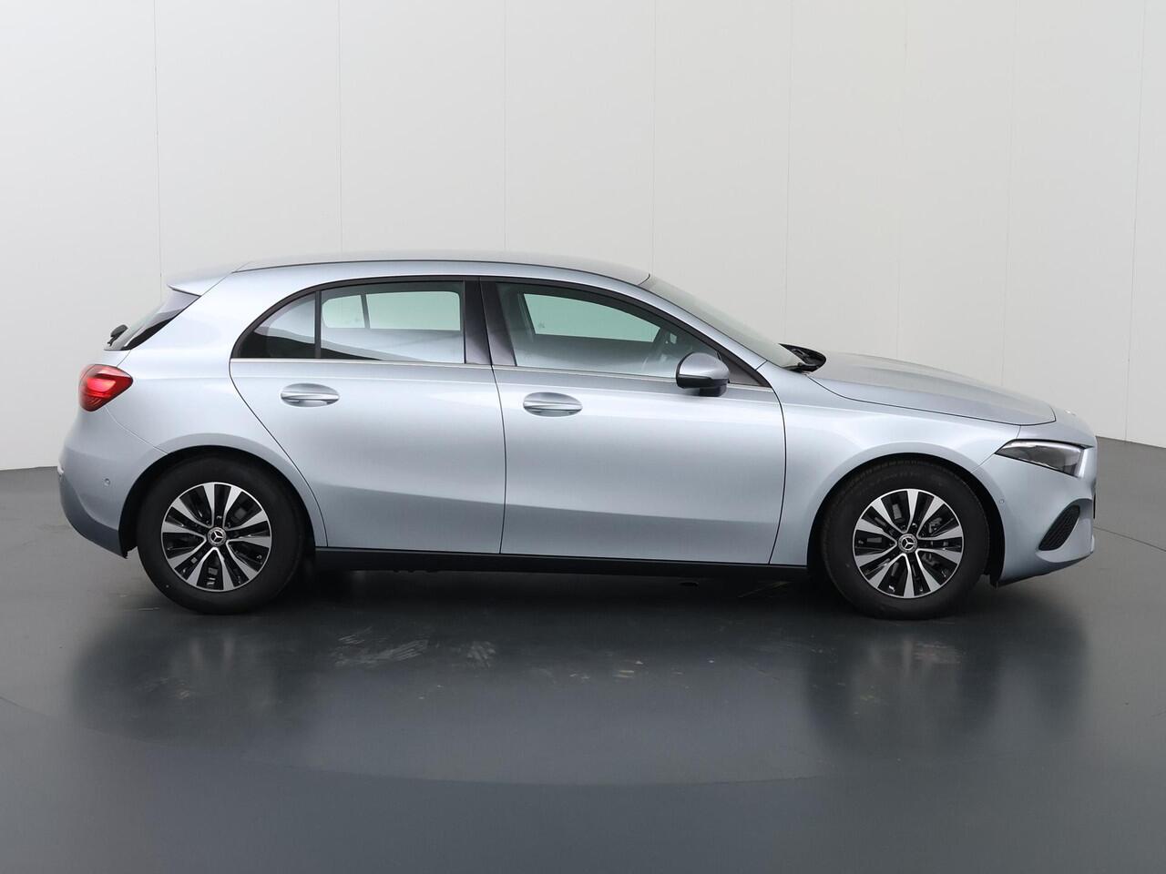 Mercedes-Benz A-KLASSE 180 Star Edition | Thermotronic | Apple Carplay | Stoelverwarming | Widescreen | Achteruitrijcamera | Sportstoelen | Cruise Control Adaptief* |