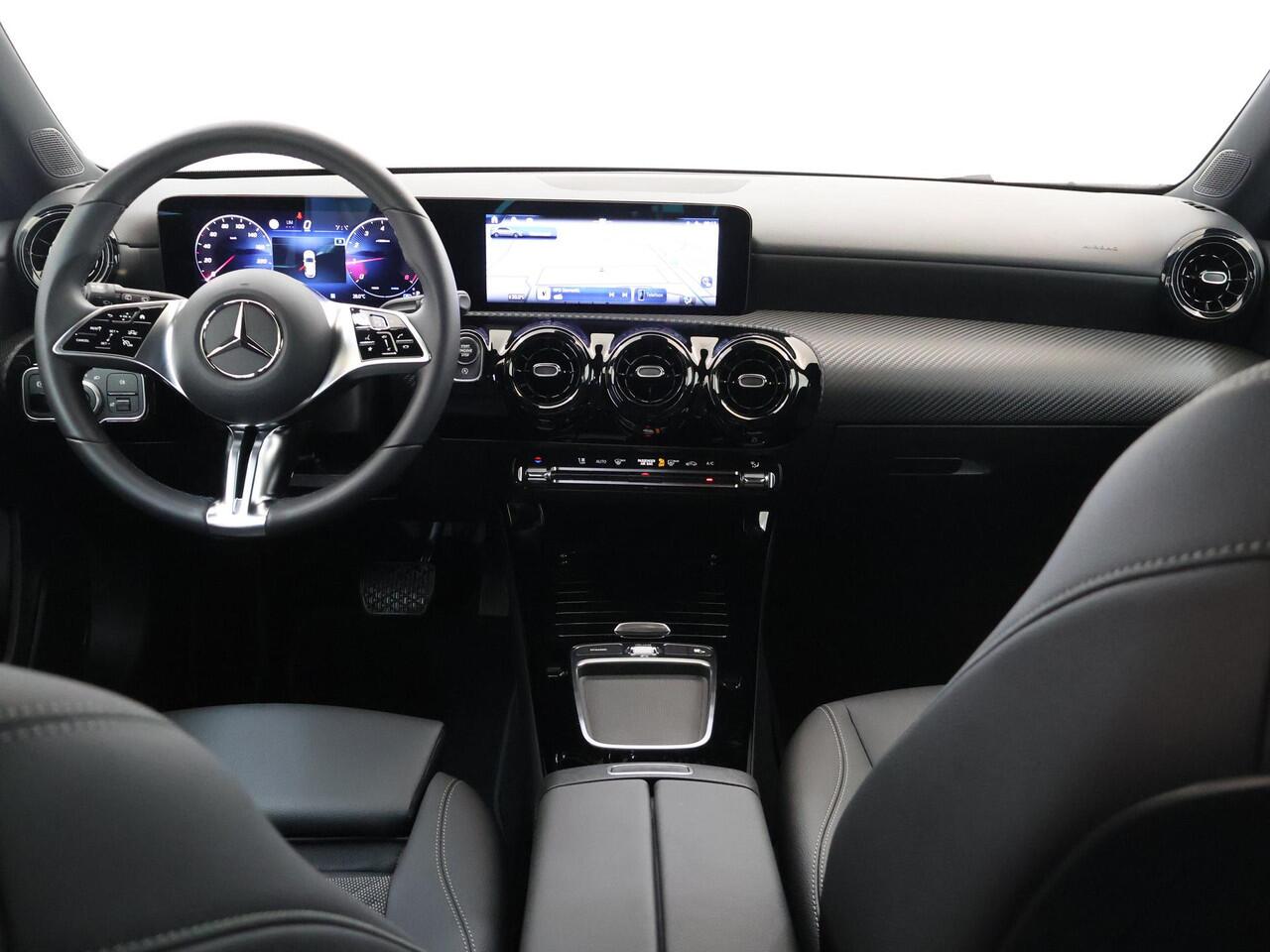 Mercedes-Benz A-KLASSE 180 Star Edition | Thermotronic | Apple Carplay | Stoelverwarming | Widescreen | Achteruitrijcamera | Sportstoelen | Cruise Control Adaptief* |