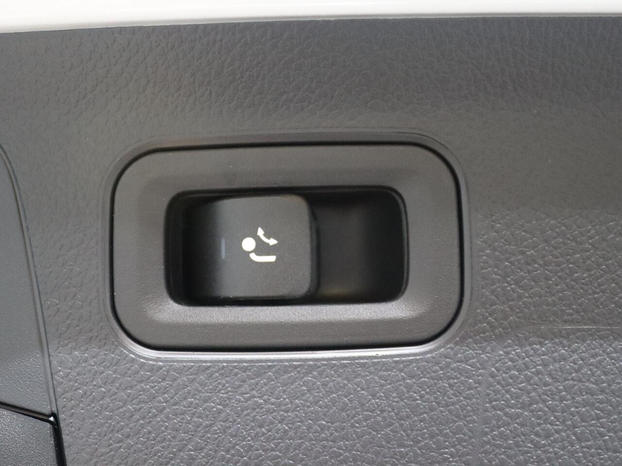 Mercedes-Benz A-KLASSE 180 Star Edition Luxury Line | Trekhaak | Dodehoekassistent | 18" lichtmetalen velgen