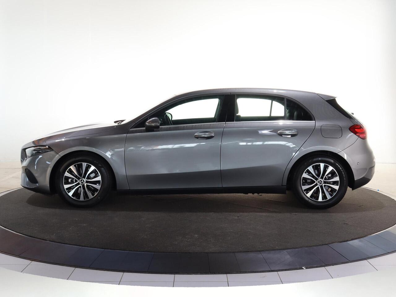 Mercedes-Benz A-KLASSE 180 Star Edition | Voorstoelen verwarmd | Achteruitrijcamera | LED-koplampen