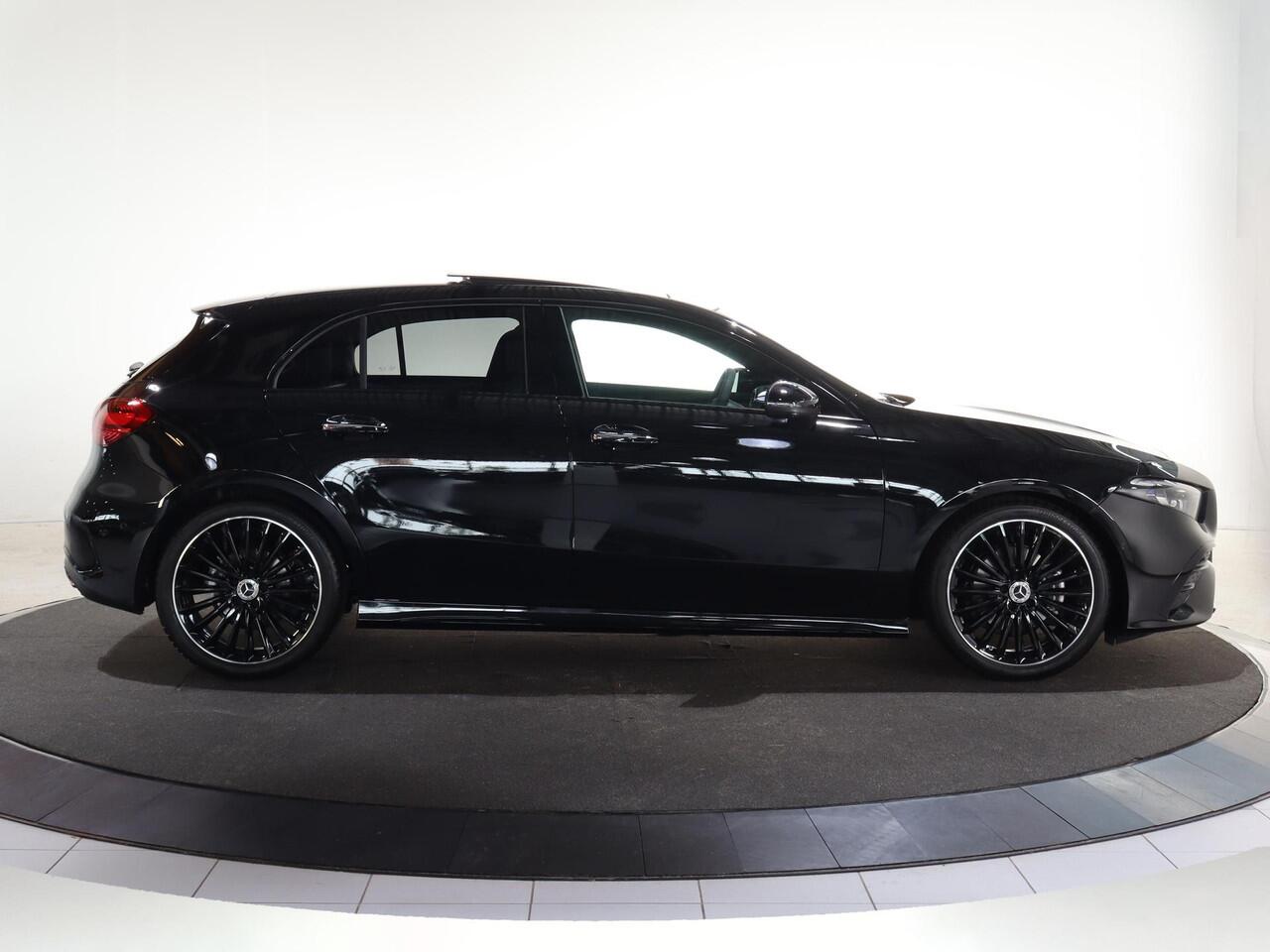 Mercedes-Benz A-KLASSE 180 Business Solution AMG | Panoramaschuifdak | Premium Plus | 19"AMG-velgen | Head-up display | Dodehoekassistent |