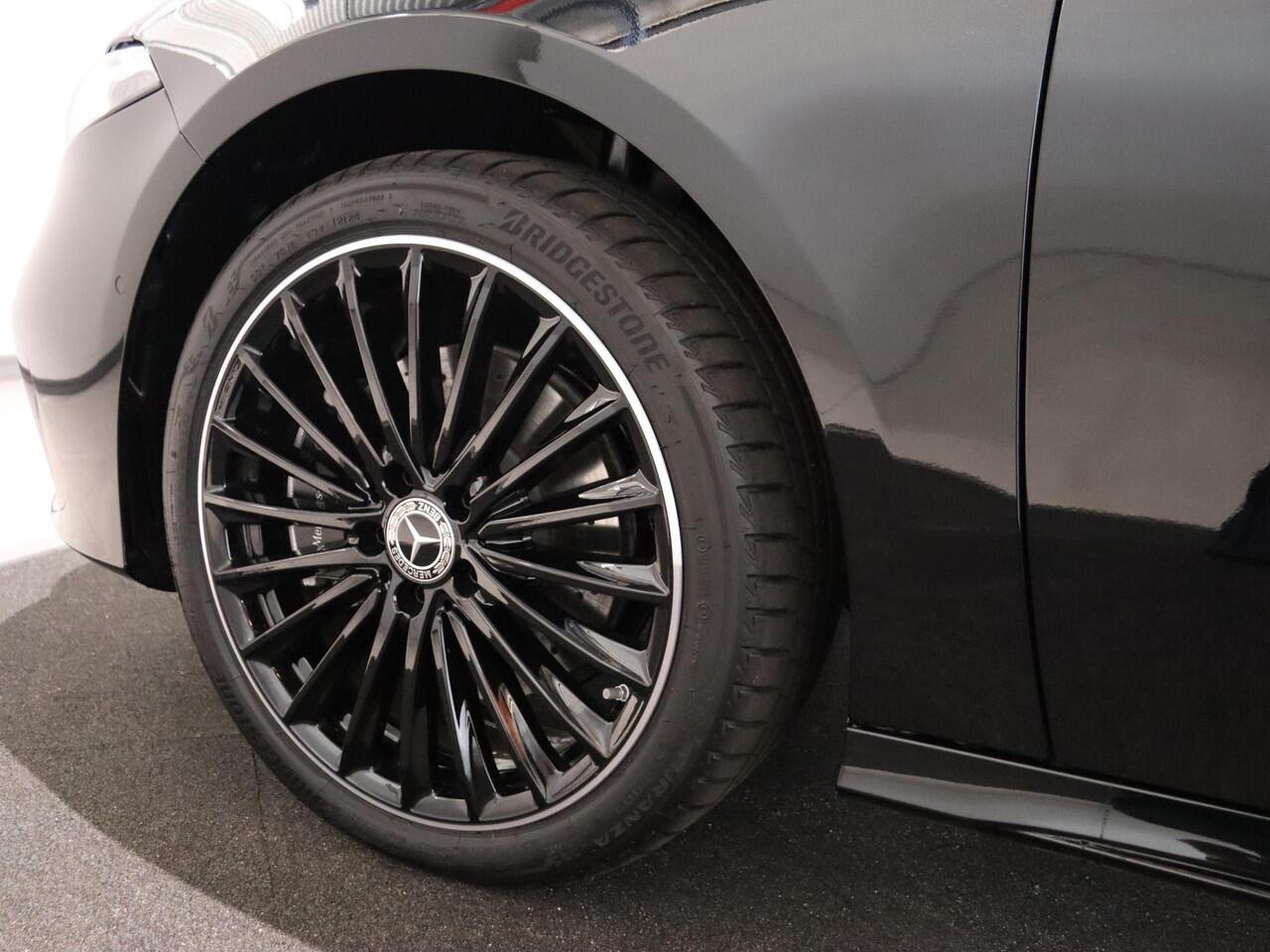 Mercedes-Benz A-KLASSE 250e Star Edition AMG Line | Panoramaschuifdak | Night | 19 inch AMG-velgen | Achteruitrijcamera