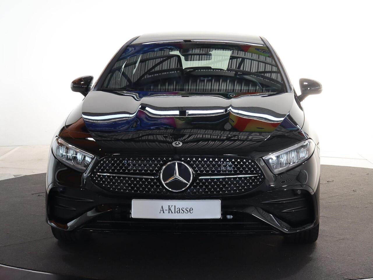 Mercedes-Benz A-KLASSE 250e Star Edition AMG Line | Panoramaschuifdak | Night | 19 inch AMG-velgen | Achteruitrijcamera