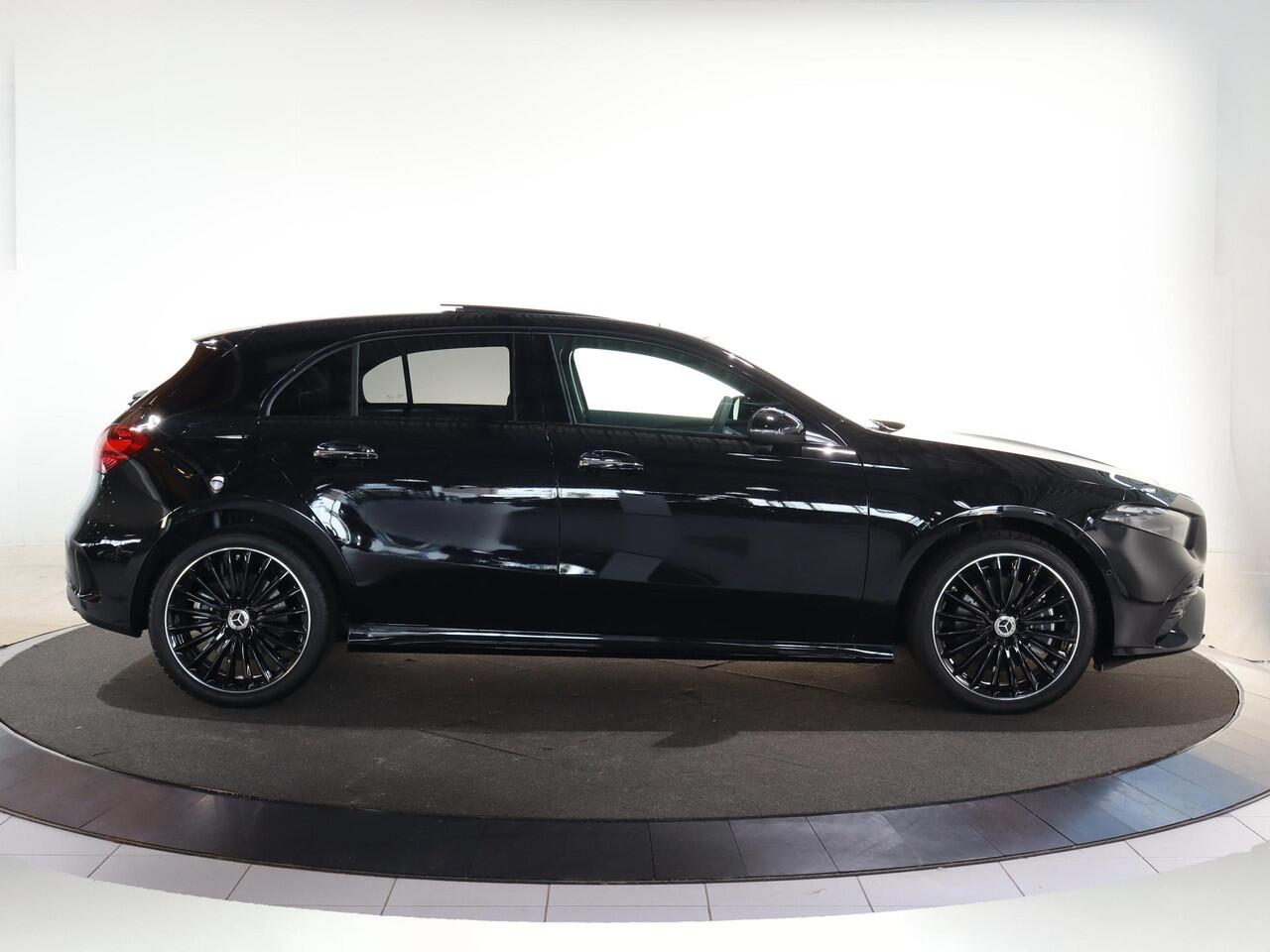 Mercedes-Benz A-KLASSE 250e Star Edition AMG Line | Panoramaschuifdak | Night | 19 inch AMG-velgen | Achteruitrijcamera