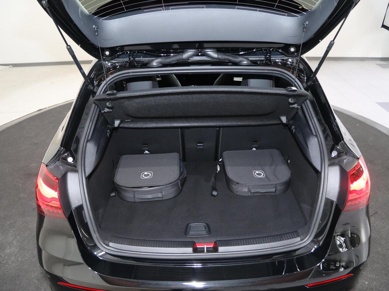 Mercedes-Benz A-KLASSE 250e Business Solution AMG | Panoramaschuifdak | Night | Achteruitrijcamera| Stoelverwarming voor | LED koplampen |