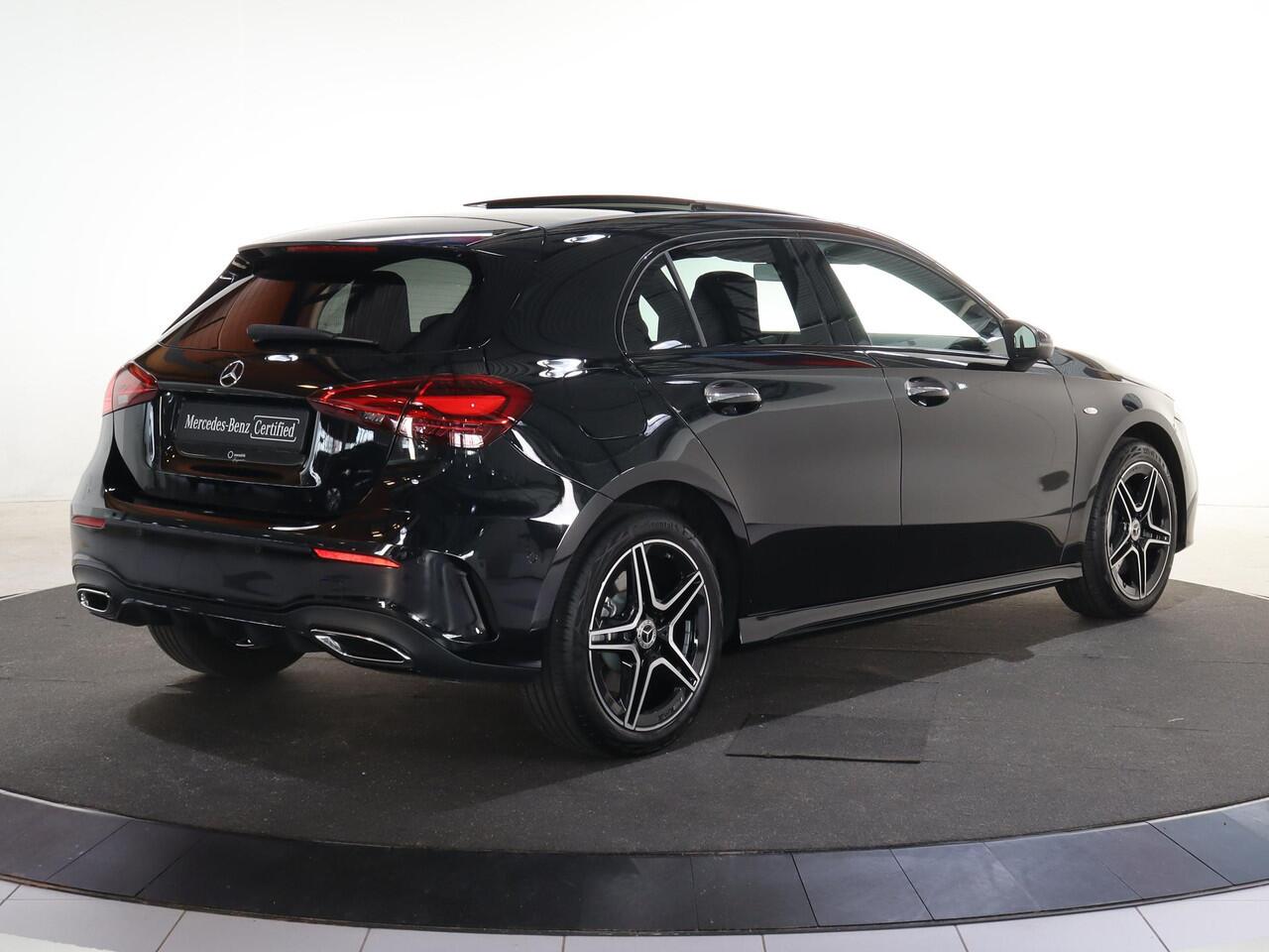 Mercedes-Benz A-KLASSE 250e Business Solution AMG | Panoramaschuifdak | Night | Achteruitrijcamera| Stoelverwarming voor | LED koplampen |