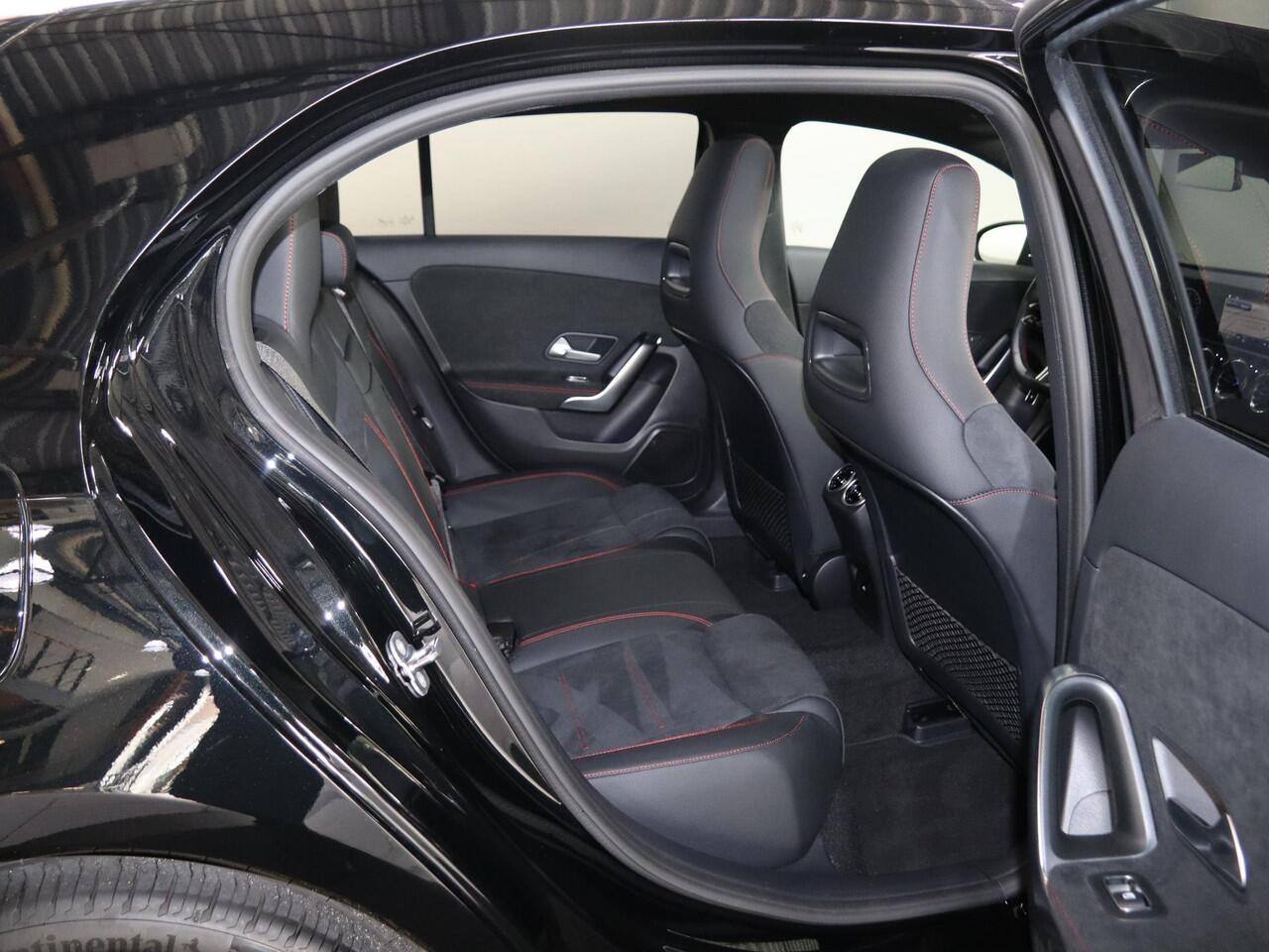 Mercedes-Benz A-KLASSE 250e Business Solution AMG | Panoramaschuifdak | Night | Achteruitrijcamera| Stoelverwarming voor | LED koplampen |