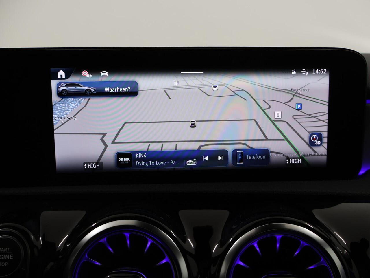 Mercedes-Benz A-KLASSE 180 Business Solution AMG | Panoramaschuifdak | Premium Plus | Nightpakket | 19"Multispaak AMG velgen | Stoelverwarming | 360° camera | Head-up display |