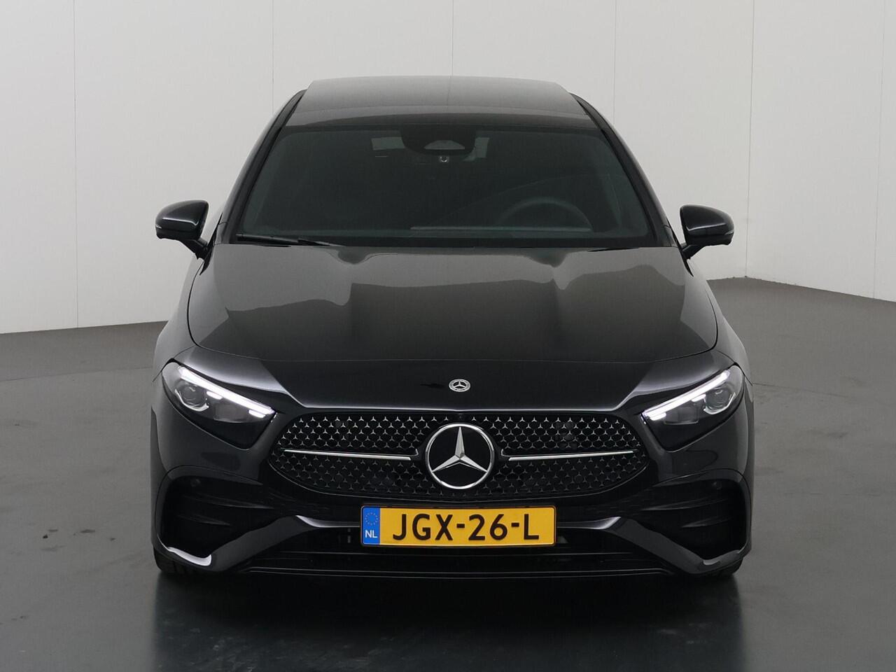 Mercedes-Benz A-KLASSE 180 Business Solution AMG | Panoramaschuifdak | Premium Plus | Nightpakket | 19"Multispaak AMG velgen | Stoelverwarming | 360° camera | Head-up display |