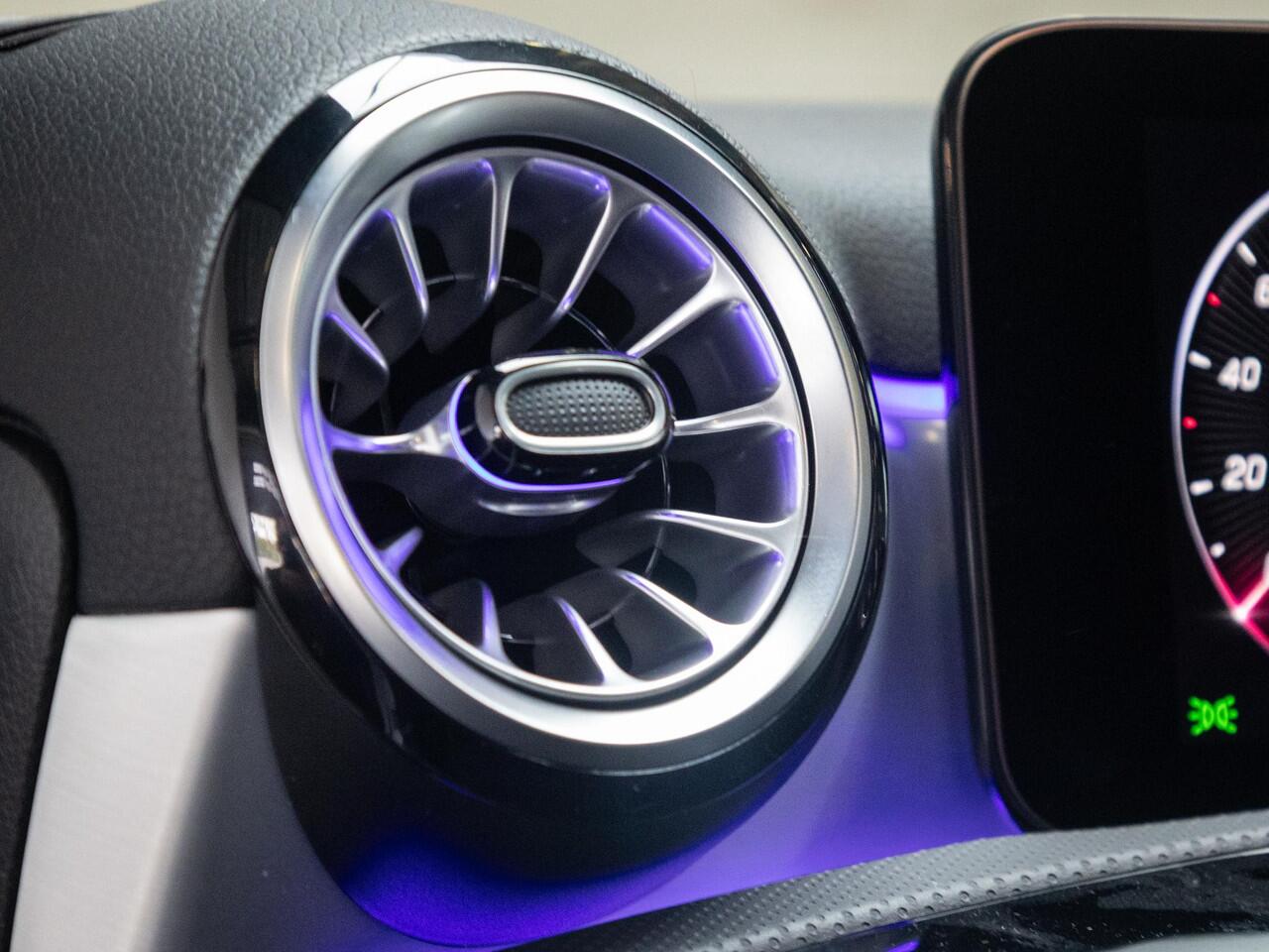 Mercedes-Benz A-KLASSE Hatchback 180 Star Edition AMG Line Premium PLUS | Panorama dak