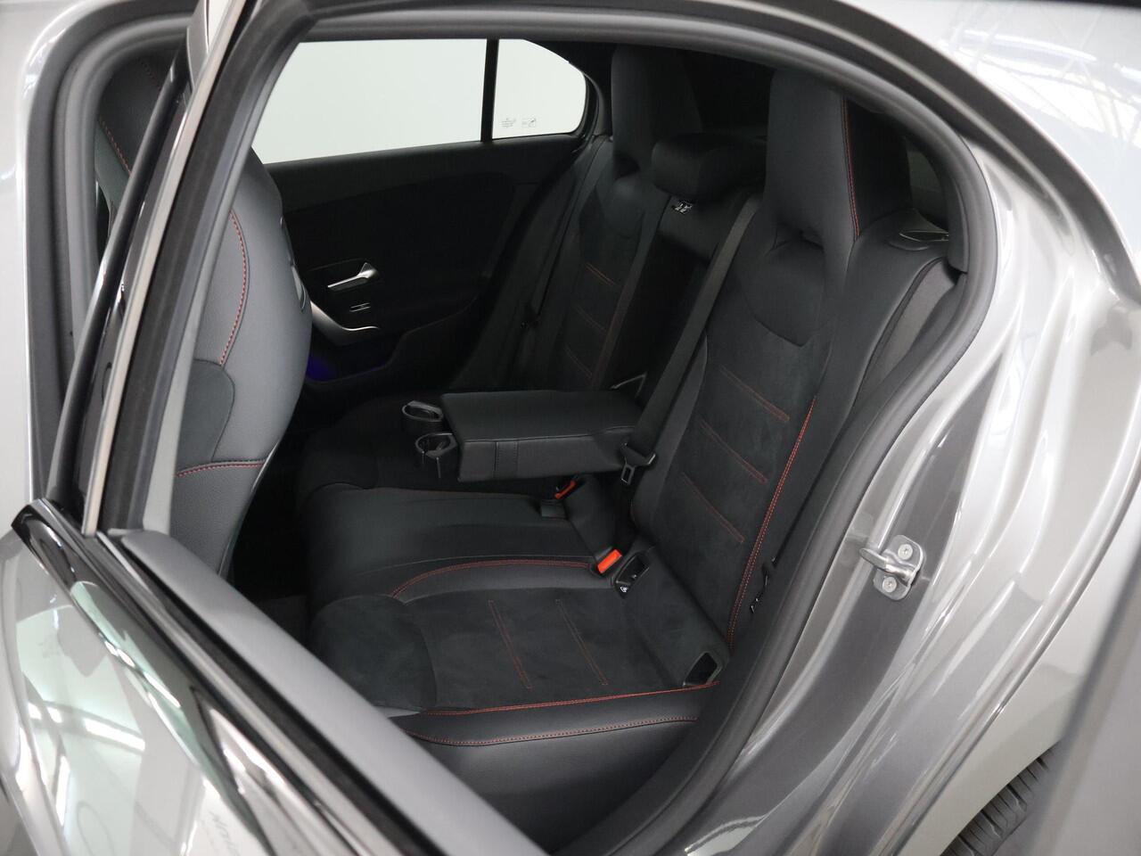 Mercedes-Benz A-KLASSE 250e Business Solution AMG | Panoramaschuifdak | Stoelverwarming | Achteruitrijcamera | MULTIBEAM LED |