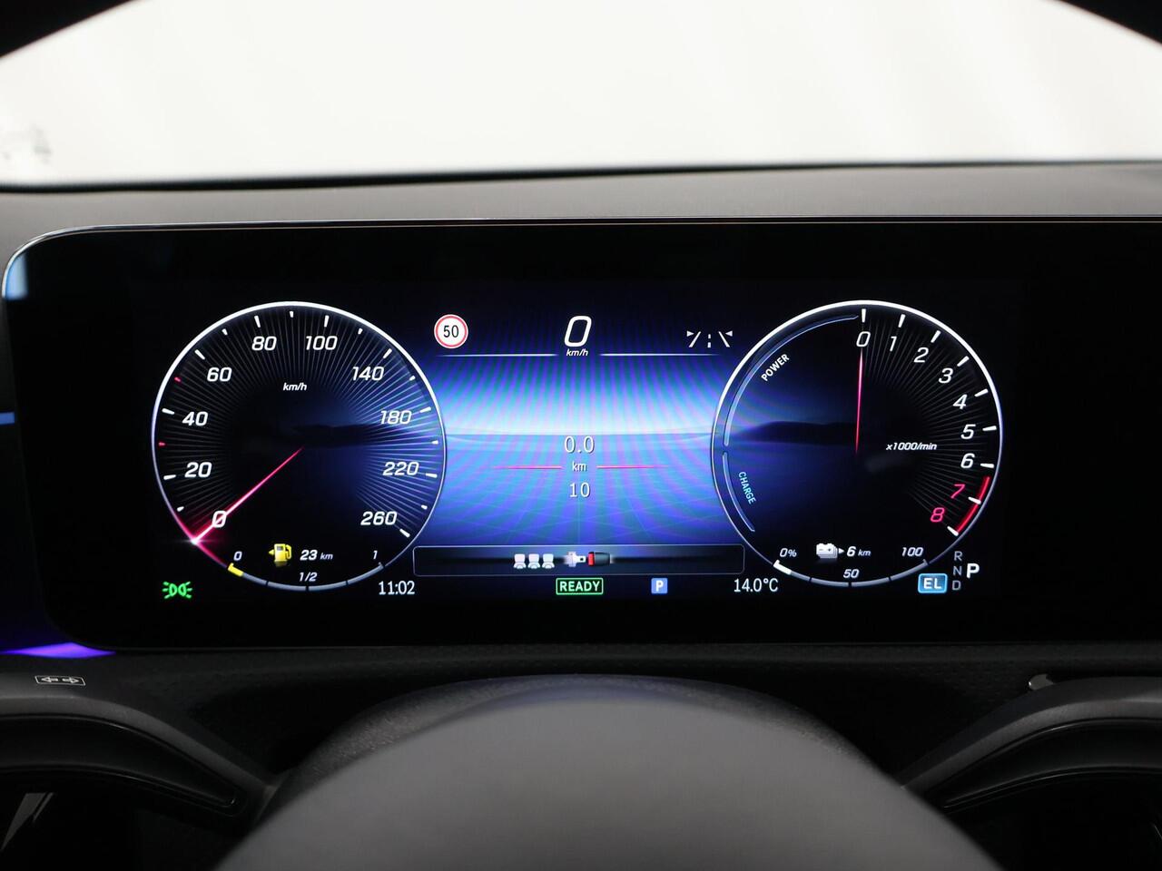 Mercedes-Benz A-KLASSE 250e Business Solution AMG | Panoramaschuifdak | Stoelverwarming | Achteruitrijcamera | MULTIBEAM LED |