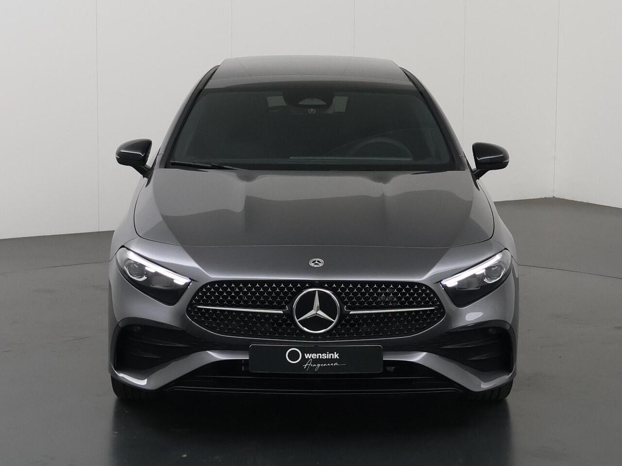Mercedes-Benz A-KLASSE 250e Business Solution AMG | Panoramaschuifdak | Stoelverwarming | Achteruitrijcamera | MULTIBEAM LED |