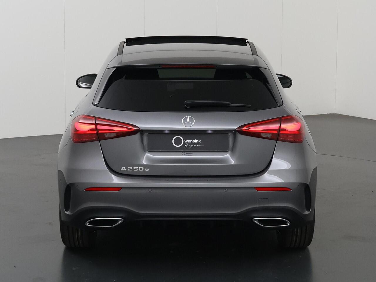 Mercedes-Benz A-KLASSE 250e Business Solution AMG | Panoramaschuifdak | Stoelverwarming | Achteruitrijcamera | MULTIBEAM LED |