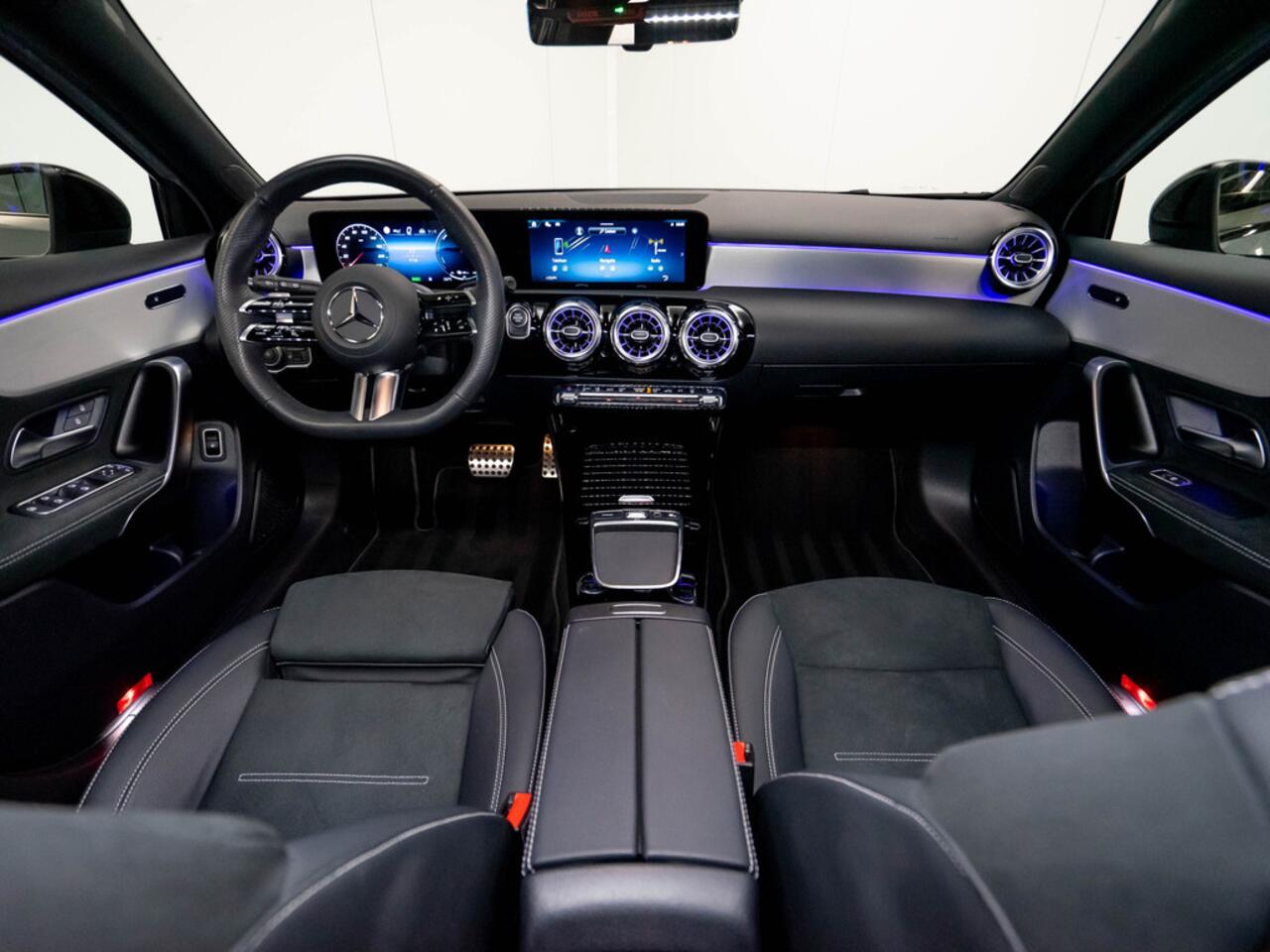 Mercedes-Benz A-KLASSE 250 e AMG Line | Night | Alpine Grijs | Keyless-Go | Trekhaak |