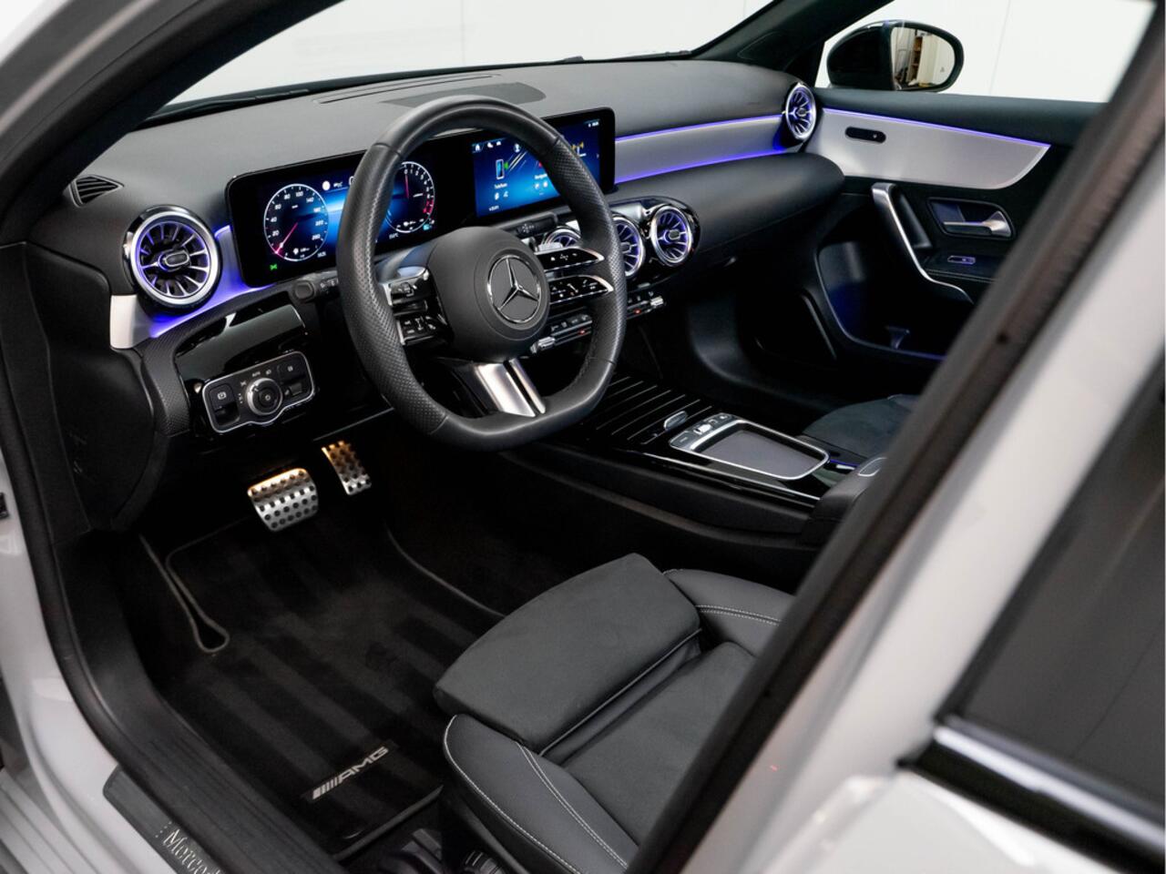 Mercedes-Benz A-KLASSE 250 e AMG Line | Night | Alpine Grijs | Keyless-Go | Trekhaak |