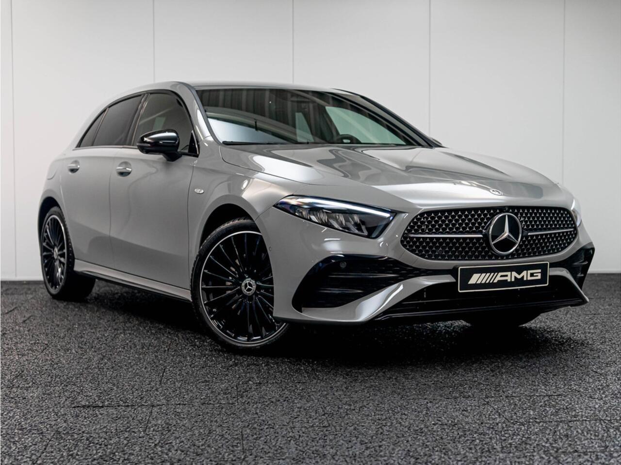 Mercedes-Benz A-KLASSE 250 e AMG Line | Night | Alpine Grijs | Keyless-Go | Trekhaak |