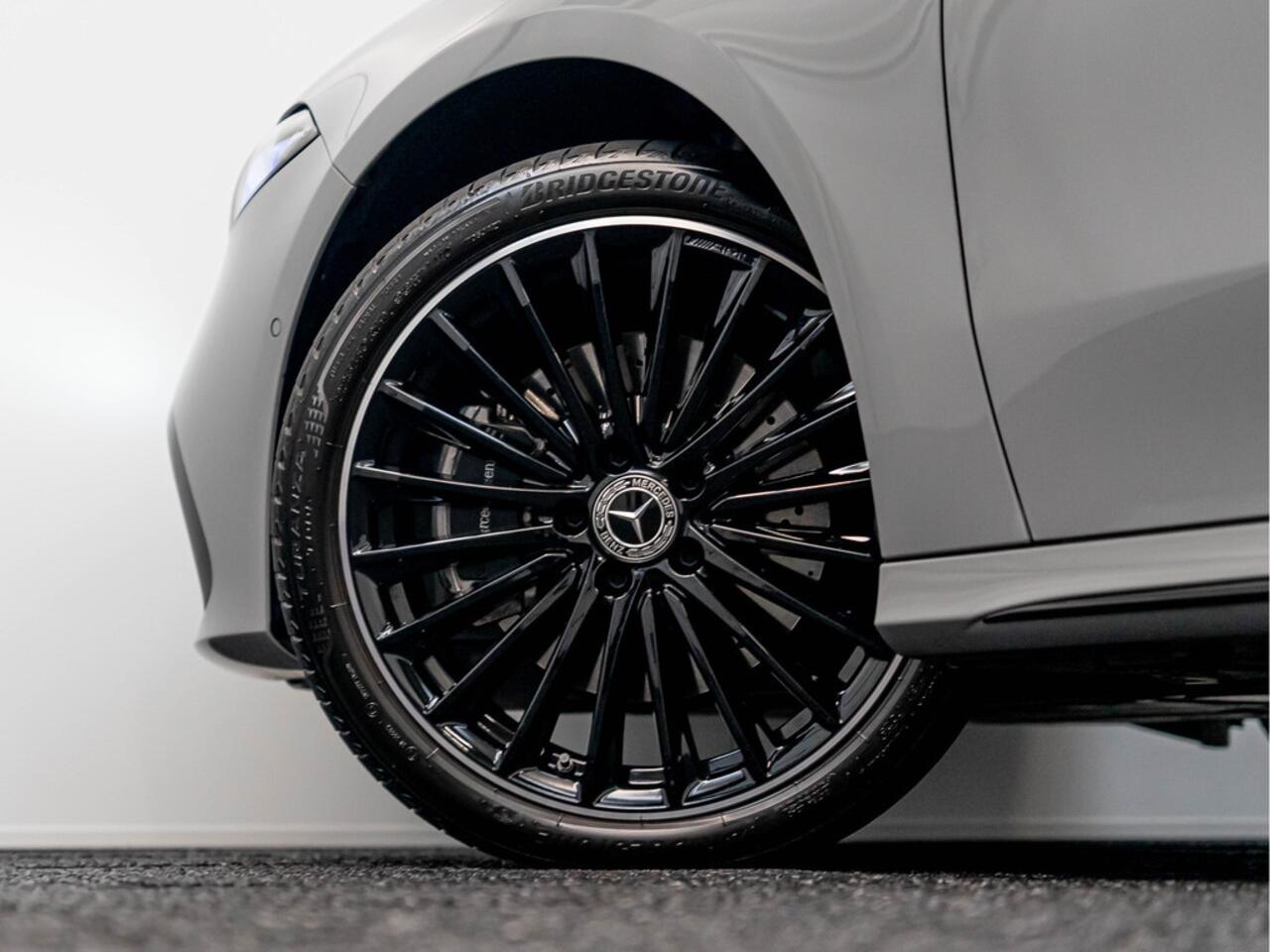 Mercedes-Benz A-KLASSE 250 e AMG Line | Night | Alpine Grijs | Keyless-Go | Trekhaak |