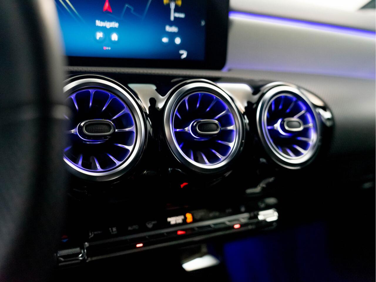 Mercedes-Benz A-KLASSE 250 e AMG Line | Night | Alpine Grijs | Keyless-Go | Trekhaak |