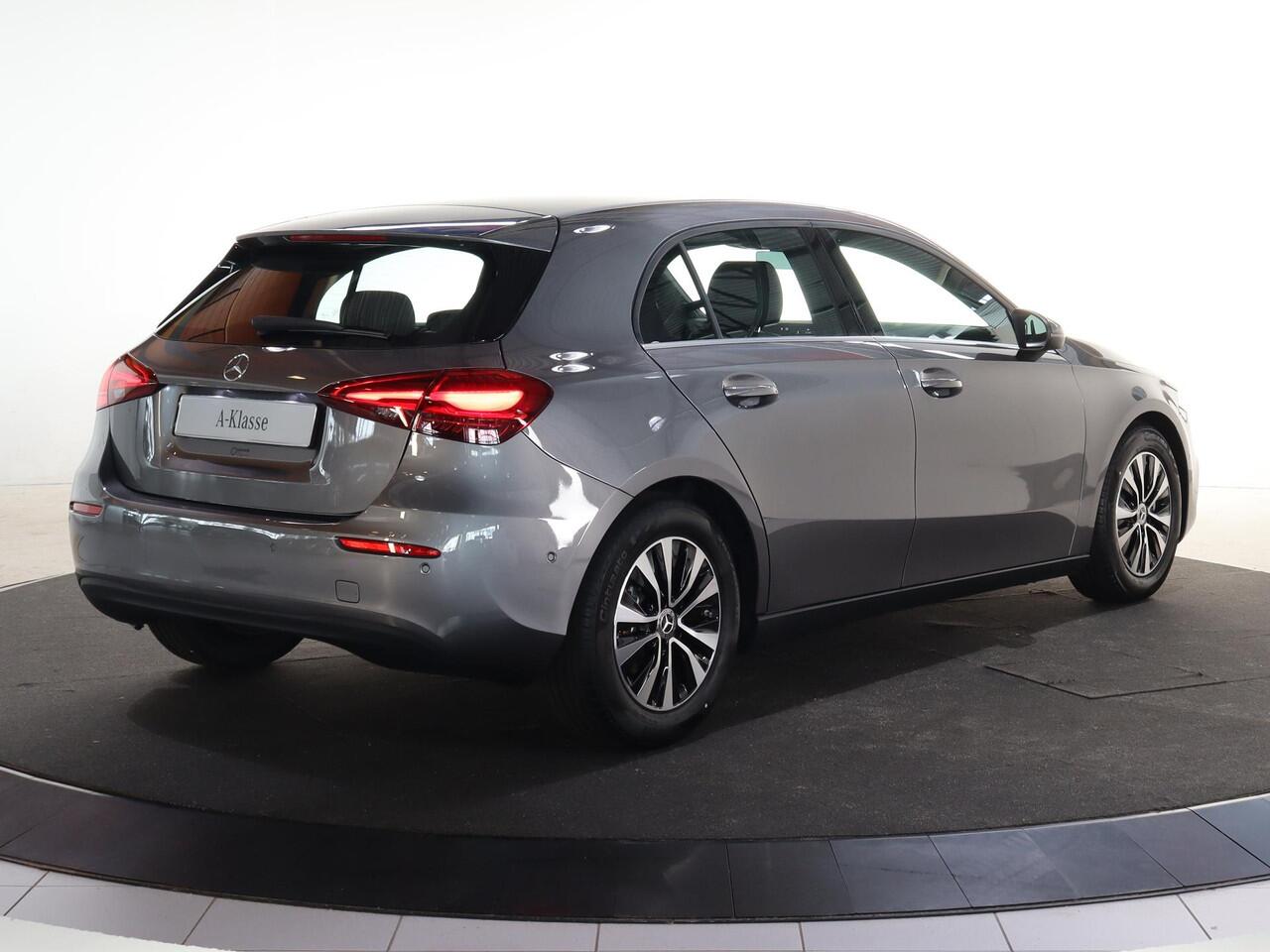 Mercedes-Benz A-KLASSE 180 Star Edition | Voorstoelen verwarmd | Achteruitrijcamera | LED-koplampen