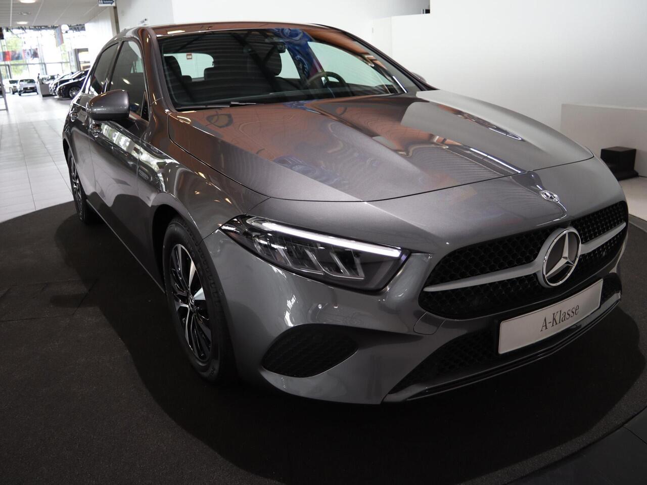 Mercedes-Benz A-KLASSE 180 Star Edition | Voorstoelen verwarmd | Achteruitrijcamera | LED-koplampen