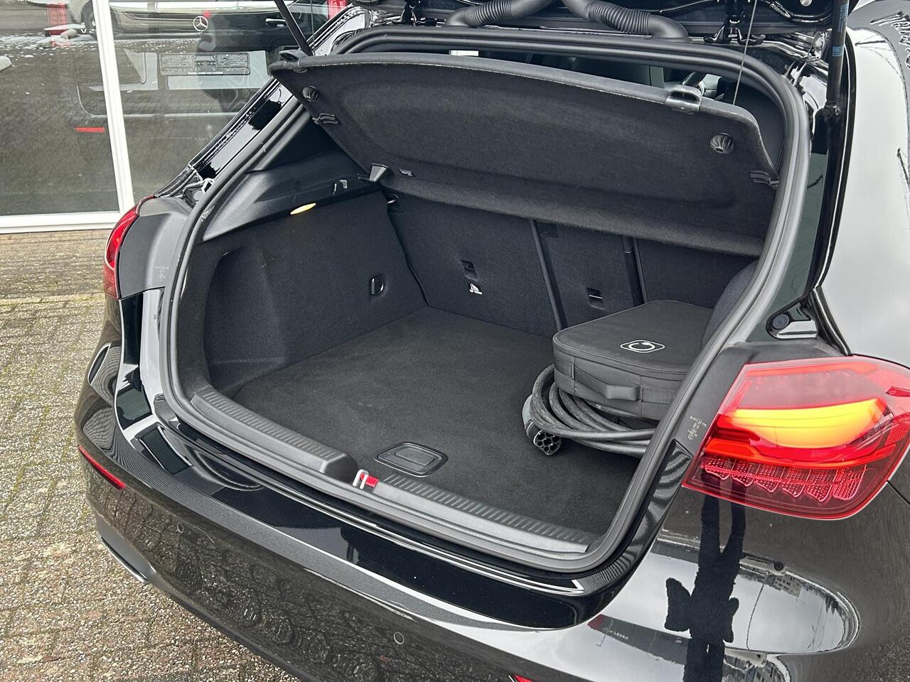 Mercedes-Benz A-KLASSE 250 e Star Edition AMG Line | CarPlay | Sfeerverlichting | Cruise Control