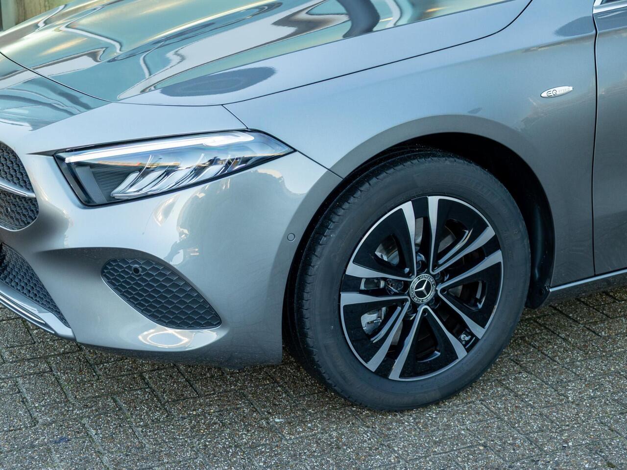 Mercedes-Benz A-KLASSE Hatchback 250 e Business Line Panorama dak