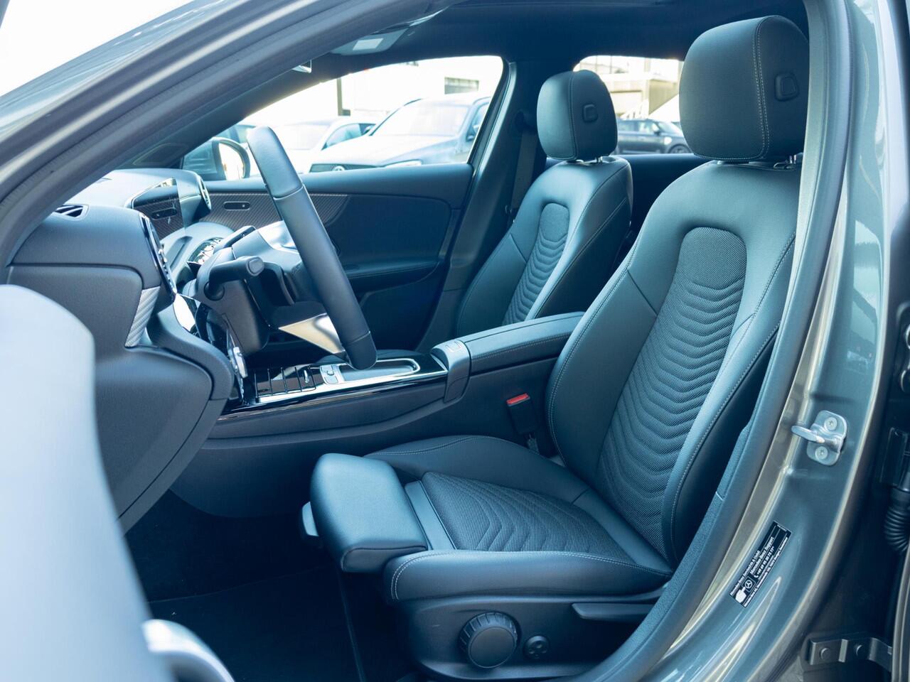 Mercedes-Benz A-KLASSE Hatchback 250 e Business Line Panorama dak