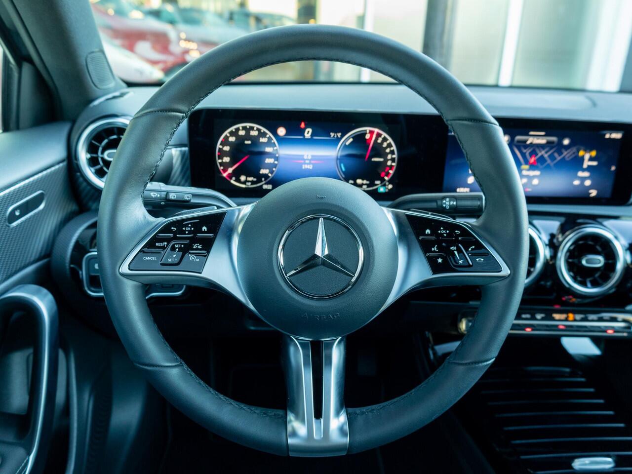 Mercedes-Benz A-KLASSE Hatchback 250 e Business Line Panorama dak