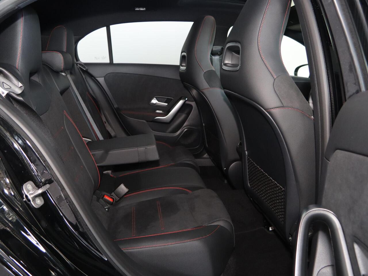 Mercedes-Benz A-KLASSE 250 e Business Solution AMG | Night | Panoramadak | Multibeam | Stoelverwarming |