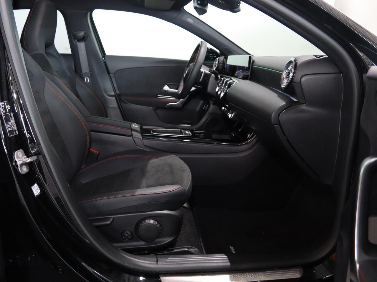 Mercedes-Benz A-KLASSE 250 e Business Solution AMG | Night | Panoramadak | Multibeam | Stoelverwarming |