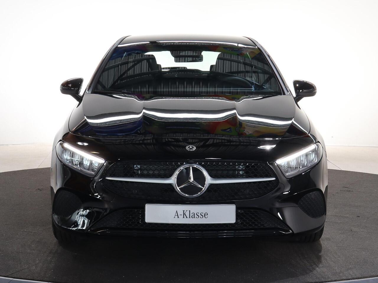 Mercedes-Benz A-KLASSE 180 Business Solution | Dodehoekassistent | Achteruitrijcamera | Apple CarPlay