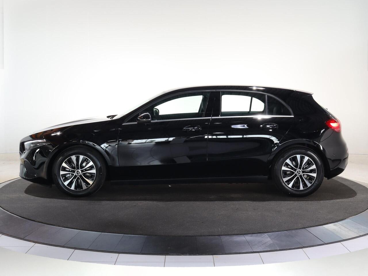 Mercedes-Benz A-KLASSE 180 Business Solution | Dodehoekassistent | Achteruitrijcamera | Apple CarPlay