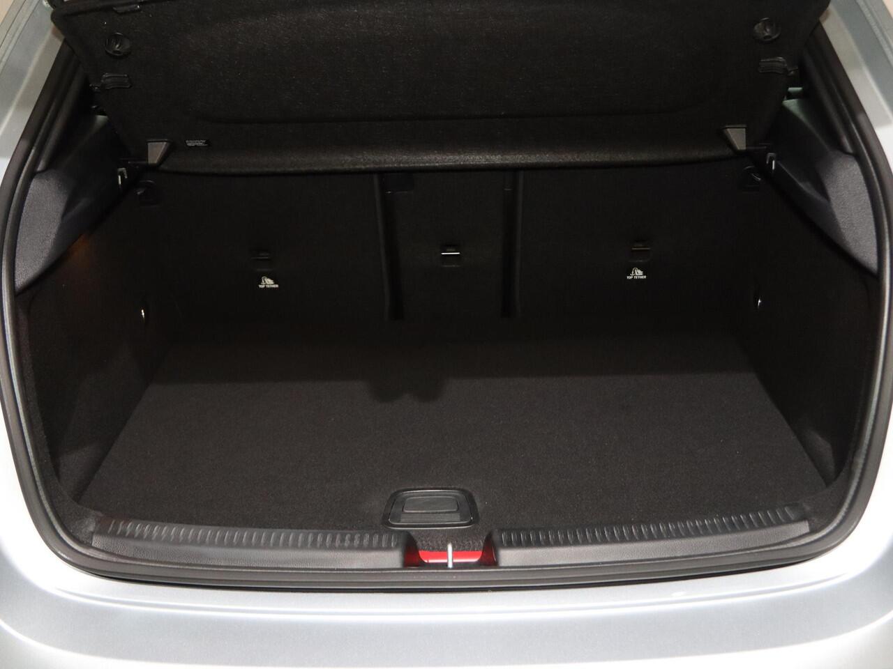 Mercedes-Benz A-KLASSE 250e Business Solution AMG | Panoramaschuifdak | Night pakket | Achteruitrijcamera | Stoelverwarming | MULTIBEAM LED |