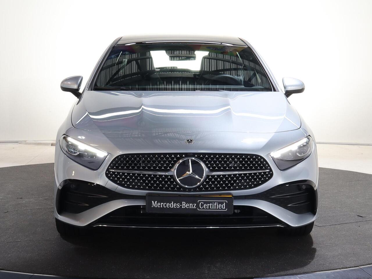 Mercedes-Benz A-KLASSE 250e Business Solution AMG | Panoramaschuifdak | Night pakket | Achteruitrijcamera | Stoelverwarming | MULTIBEAM LED |