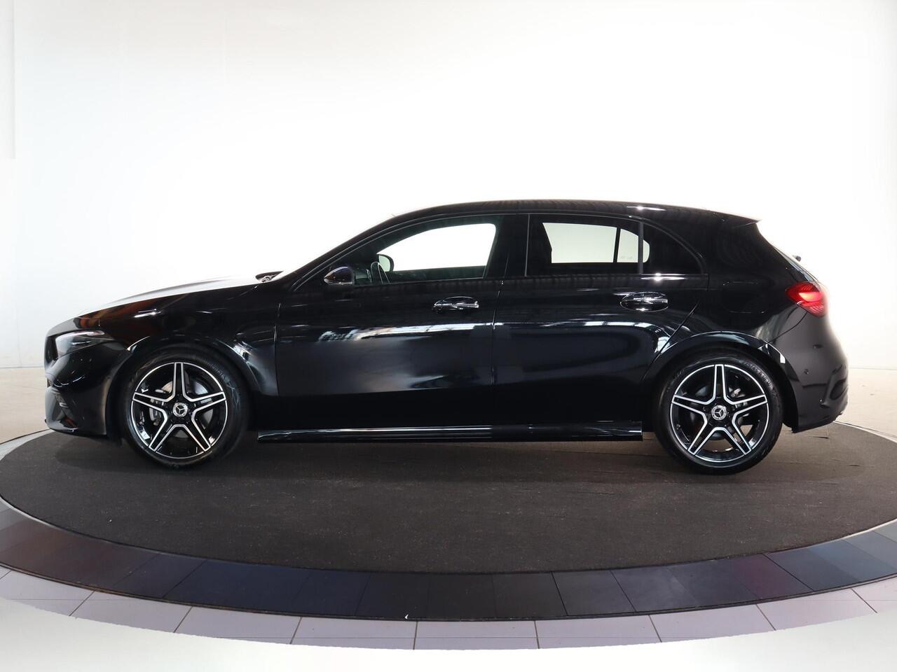 Mercedes-Benz A-KLASSE 180 Star Edition AMG Line | Night | Achteruitrijcamera | Led koplampen | Stoelverwarming | Getint glas |