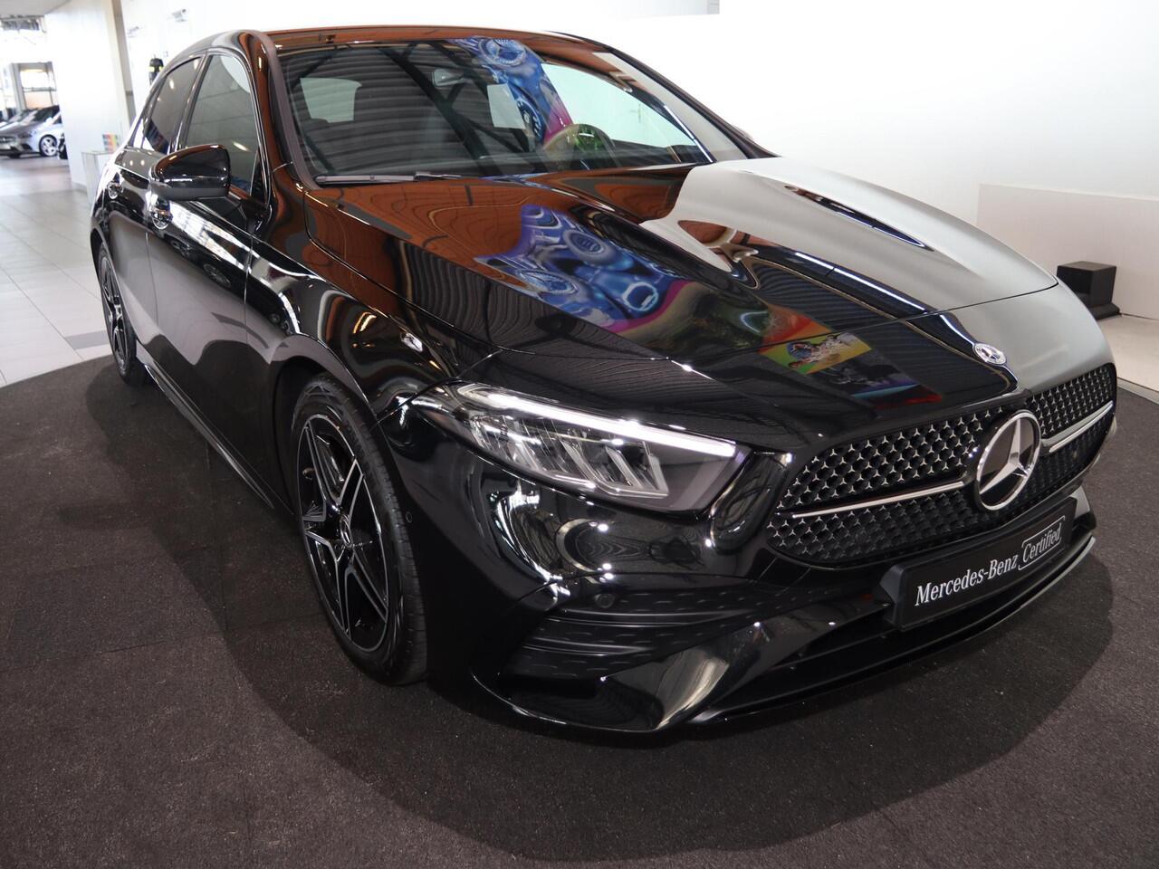 Mercedes-Benz A-KLASSE 180 Star Edition AMG Line | Night | Achteruitrijcamera | Led koplampen | Stoelverwarming | Getint glas |