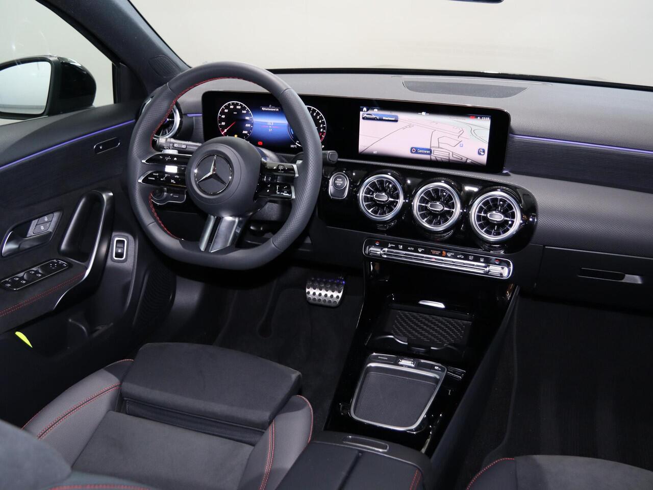Mercedes-Benz A-KLASSE 250e Star Edition AMG Line | Panoramaschuifdak | Night | 19 inch AMG-velgen | Achteruitrijcamera