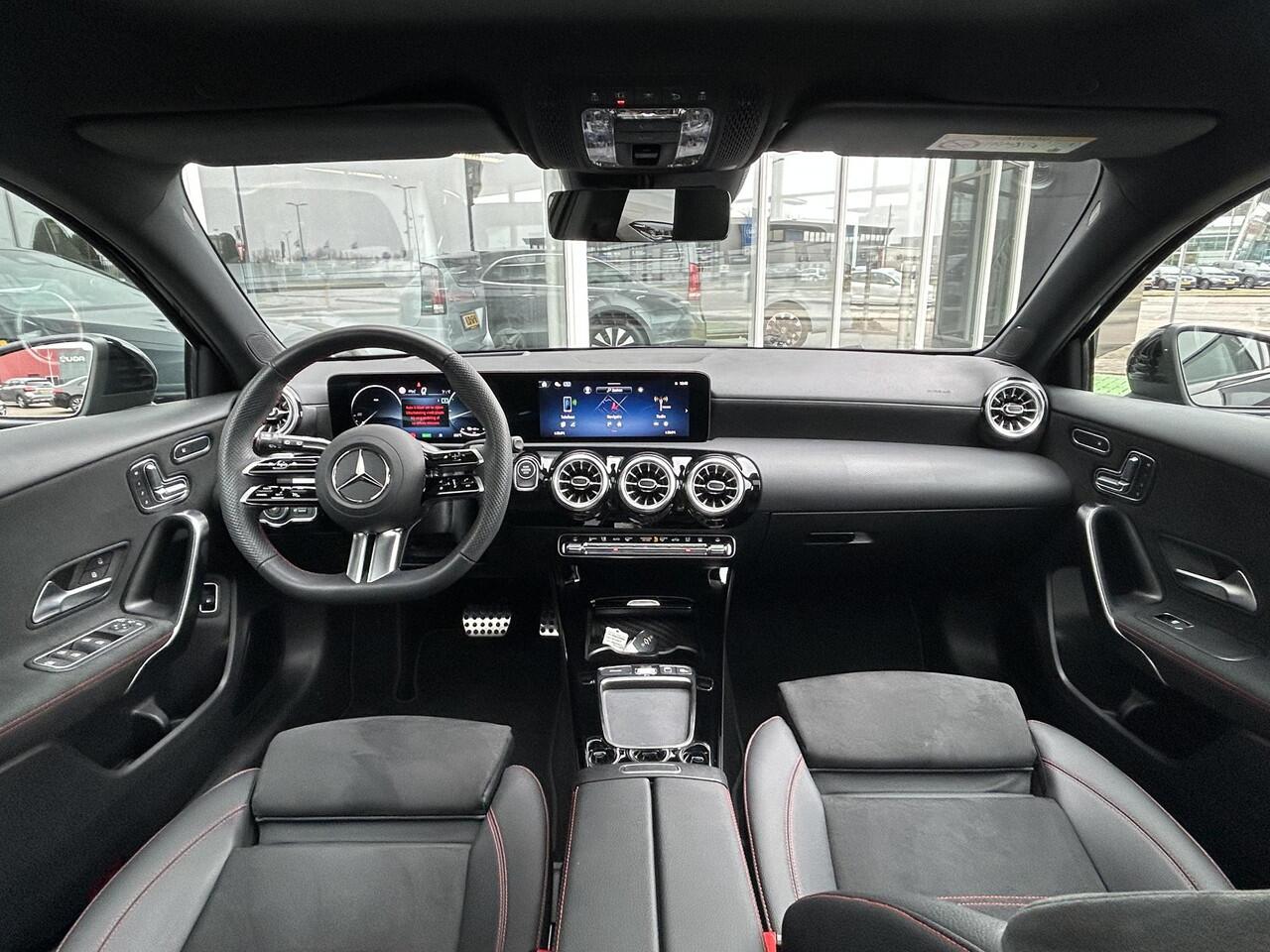 Mercedes-Benz A-KLASSE 250 e AMG | Panoramadak | Sfeerverlichting