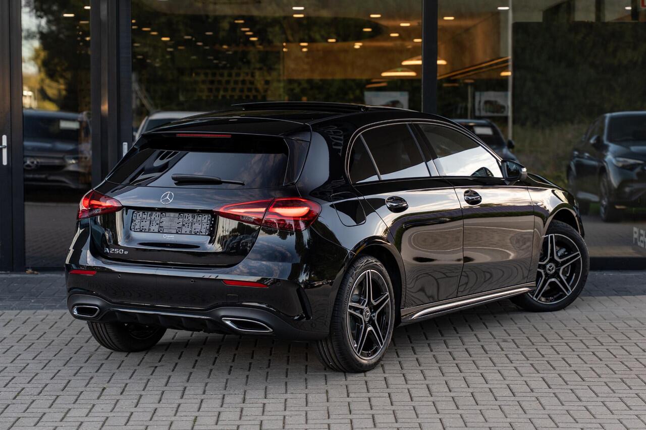 Mercedes-Benz A-KLASSE 250e Business Solution AMG | Panoramaschuifdak | Night pakket | Achteruitrijcamera | Stoelverwarming | MULTIBEAM LED |