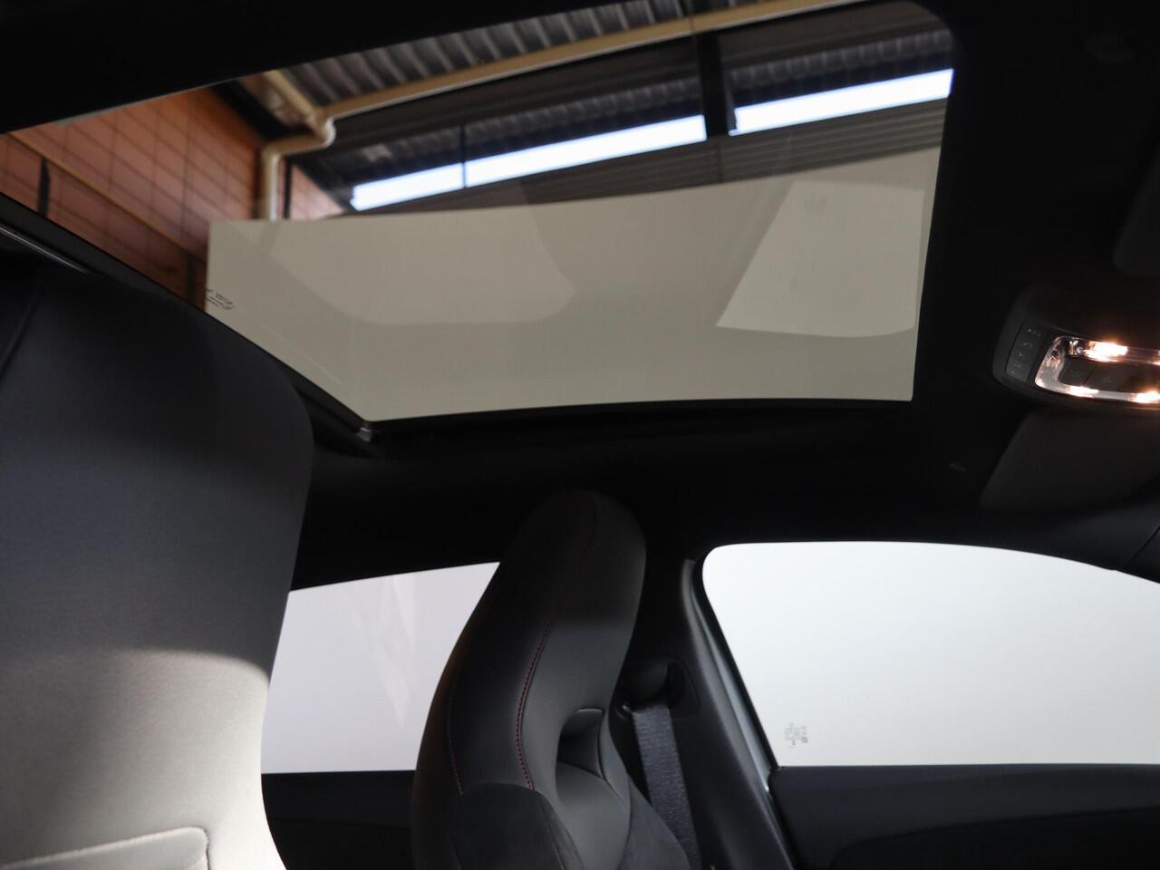 Mercedes-Benz A-KLASSE 180 Business Solution AMG | Panoramaschuifdak | Head-up display | Premium Plus pakket | Nightpakket | 360° camera | Dodehoekassistent |