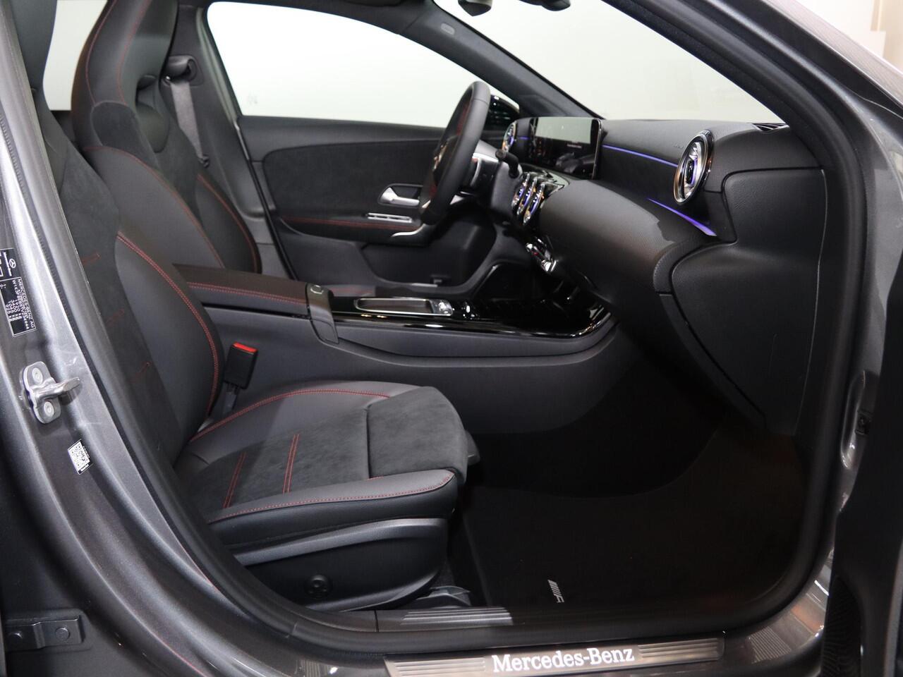 Mercedes-Benz A-KLASSE 180 Business Solution AMG | Panoramaschuifdak | Head-up display | Premium Plus pakket | Nightpakket | 360° camera | Dodehoekassistent |