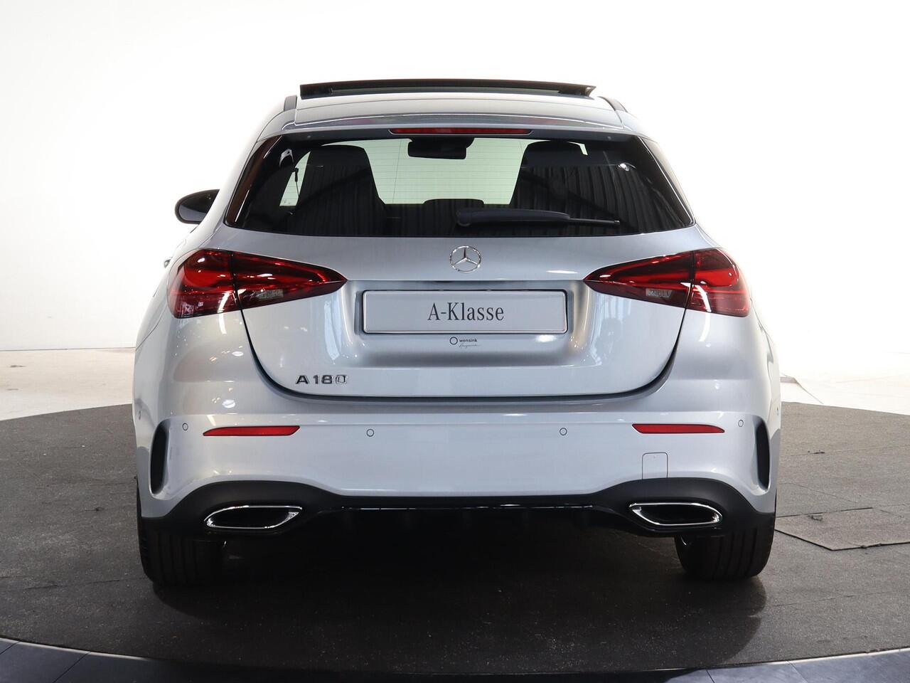 Mercedes-Benz A-KLASSE 180 Business Solution AMG | Panoramaschuifdak | Achteruitrijcamera | Nightpakket | MULTIBEAM LED | Stoelverwarming |