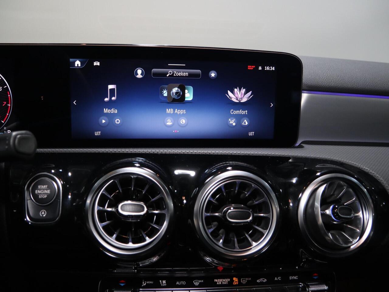 Mercedes-Benz A-KLASSE 180 Business Solution AMG | Panoramaschuifdak | AMG Line Plus pakket | 19"AMG-velgen | Head-up display | Dodehoekassistent |