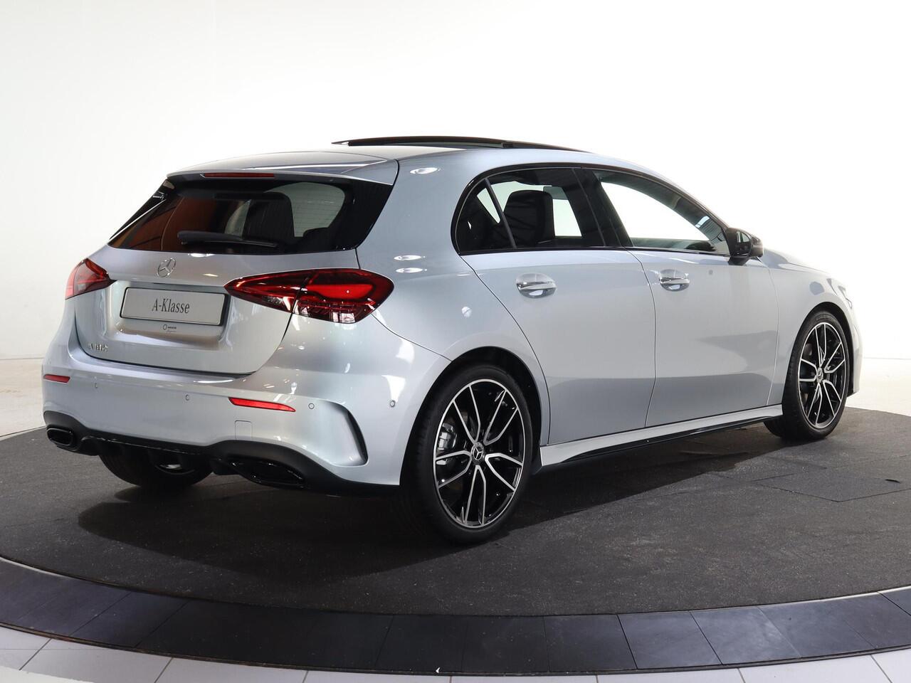 Mercedes-Benz A-KLASSE 180 Business Solution AMG | Panoramaschuifdak | AMG Line Plus pakket | 19"AMG-velgen | Head-up display | Dodehoekassistent |