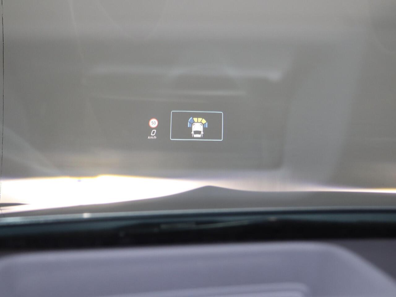 Mercedes-Benz A-KLASSE 180 Business Solution AMG | Panoramaschuifdak | AMG Line Plus pakket | 19"AMG-velgen | Head-up display | Dodehoekassistent |