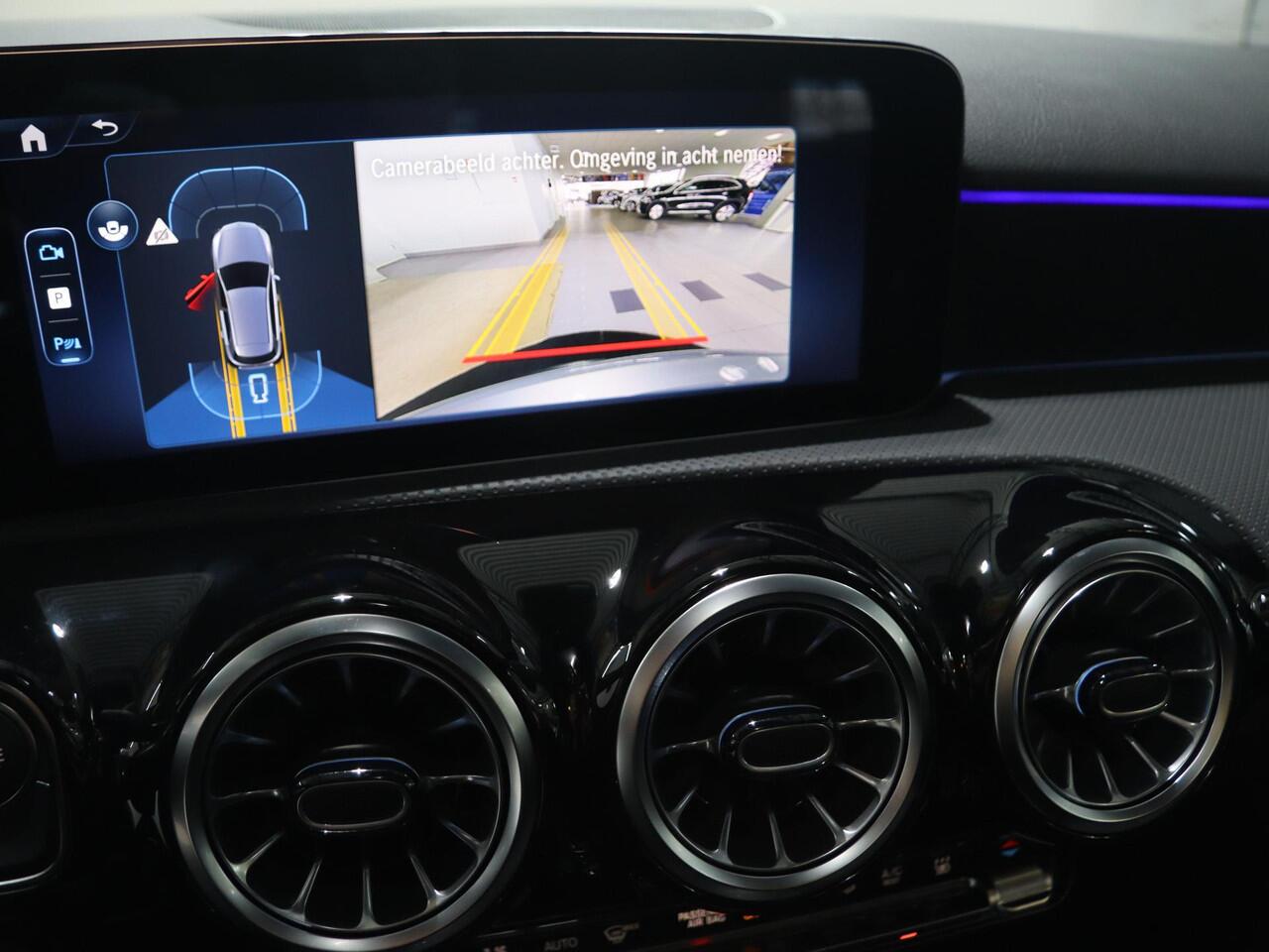 Mercedes-Benz A-KLASSE 250e Business Solution AMG | Panoramaschuifdak | Stoelverwarming | Achteruitrijcamera | MULTIBEAM LED | Nightpakket |